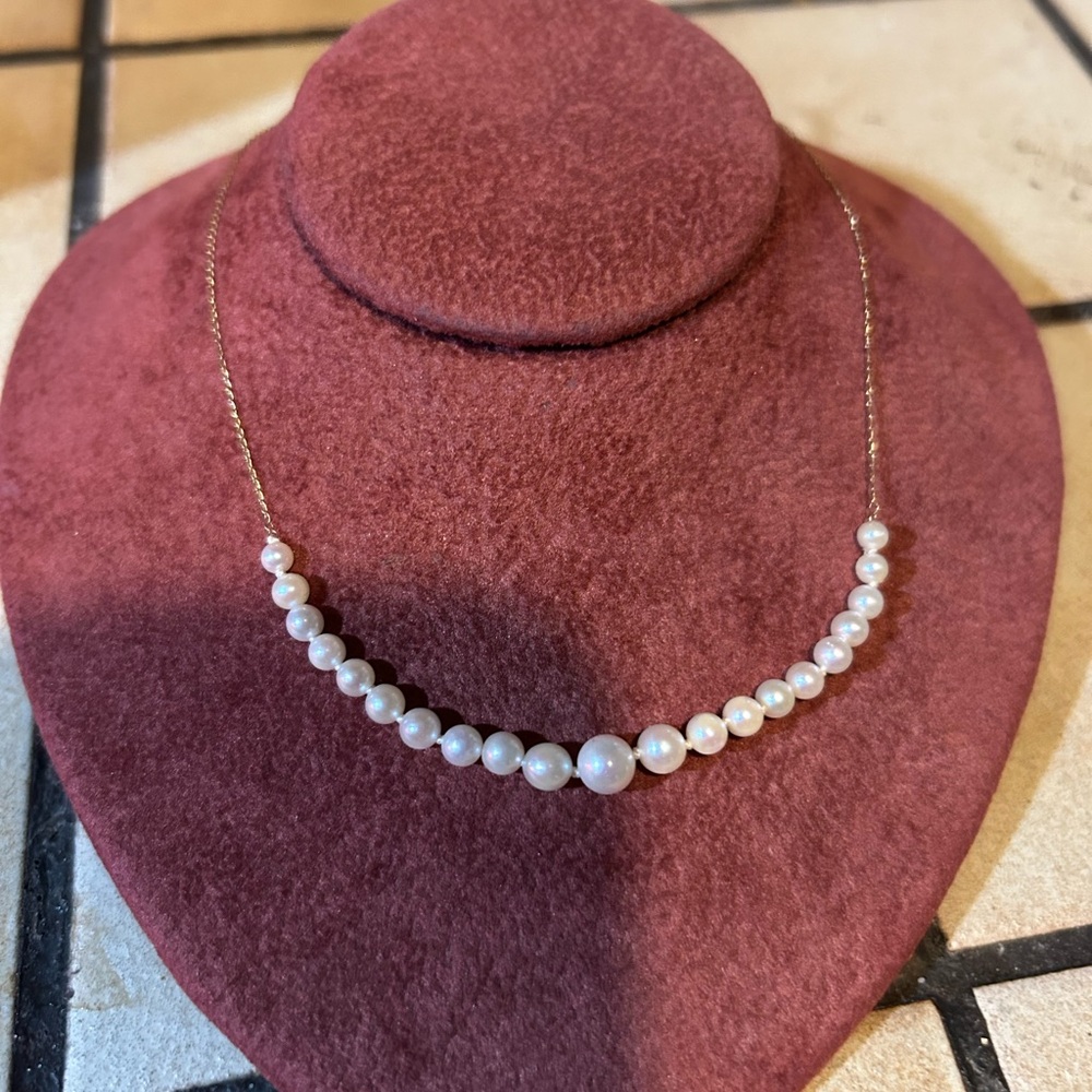 Elegant Cultured Pearl Necklace